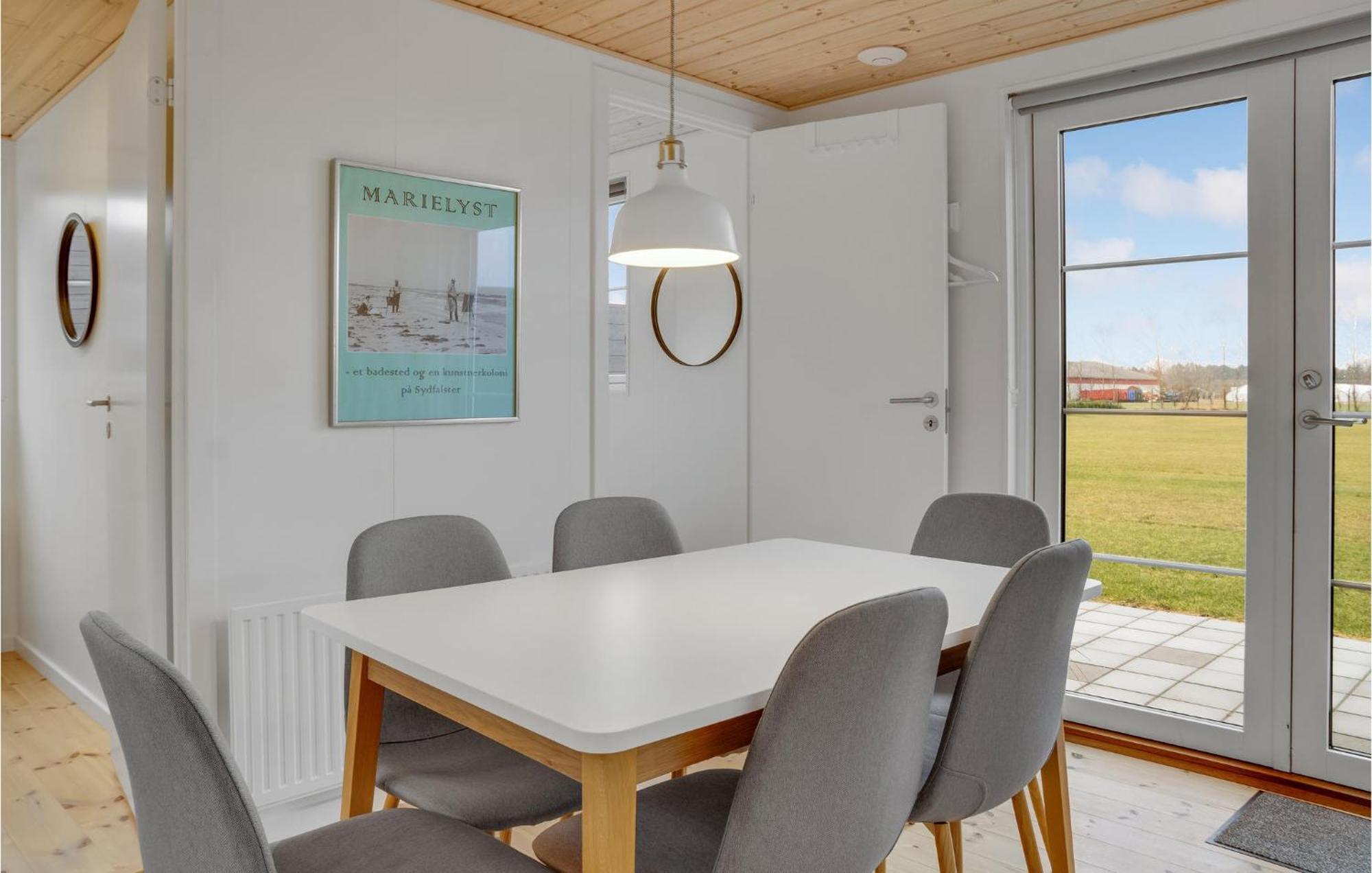 2 Bedroom Gorgeous Apartment In Vaeggerlose Bøtø By Esterno foto