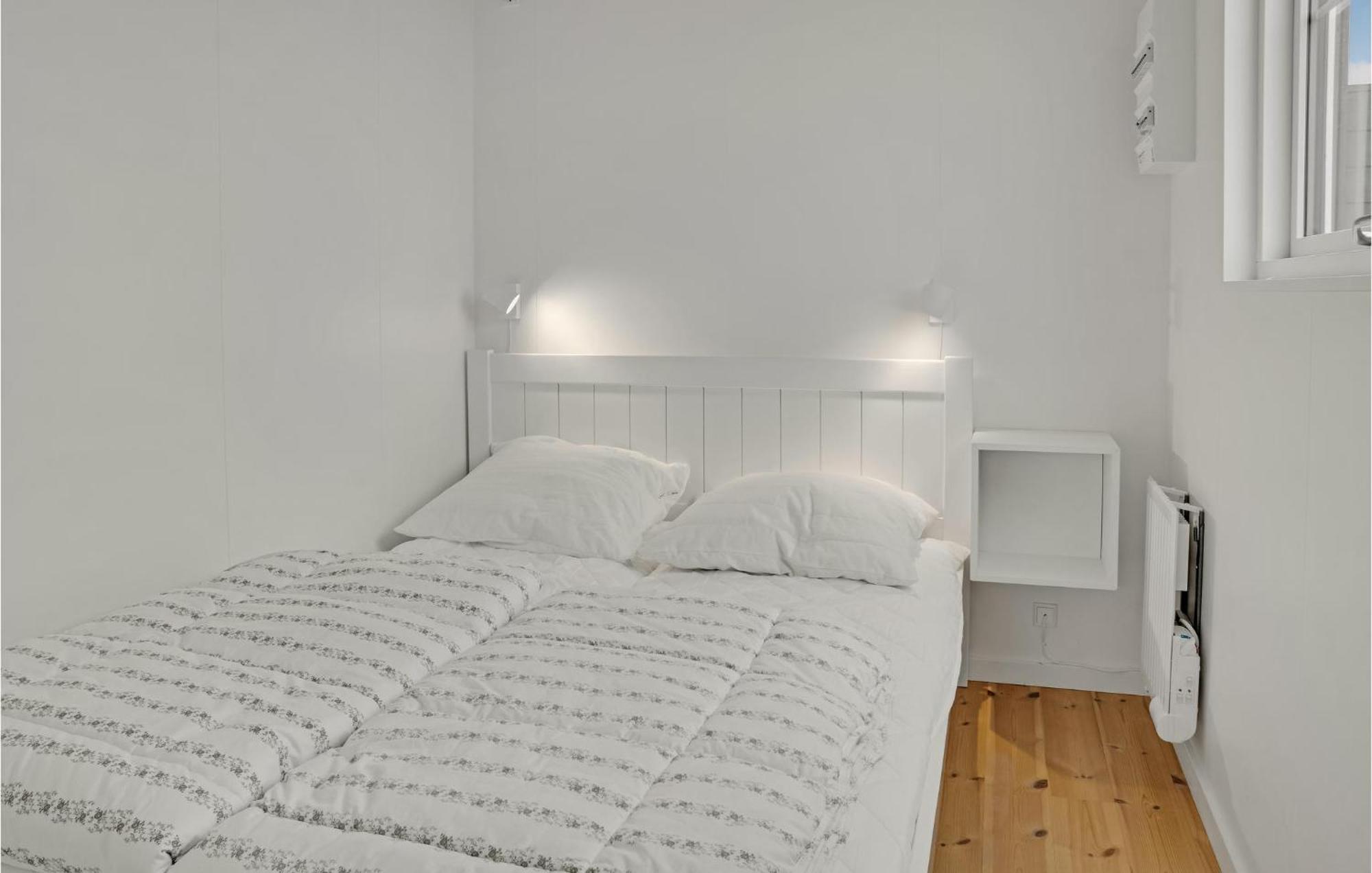 2 Bedroom Gorgeous Apartment In Vaeggerlose Bøtø By Esterno foto